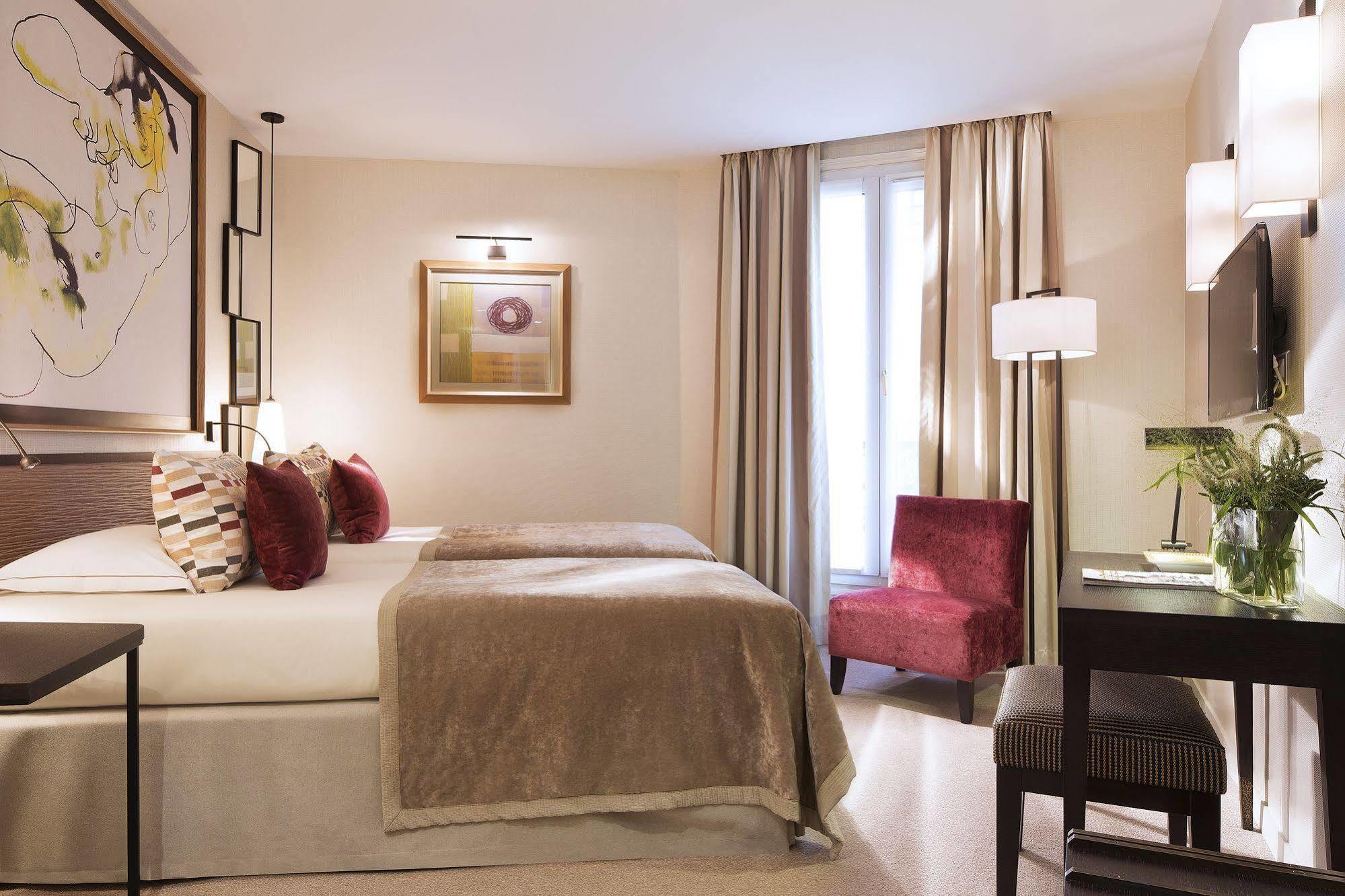 Hotel Balmoral Champs Elysees 4*